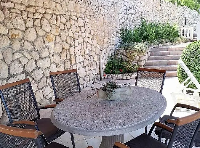 7 Апартаменты *