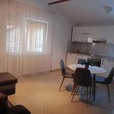 Kampor 7 Supetarska Draga